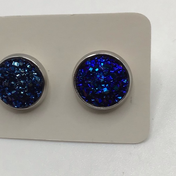 NWT Stunning Sparkling Earrings - Picture 3 of 5